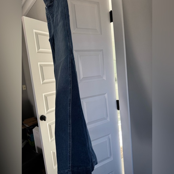 SPANX NWT Flare Jeans, Mixed Wash. Medium. - Picture 7 of 11